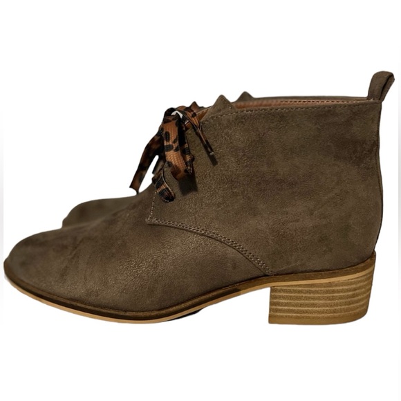 Corkys Hey Girl Totes Leopard Laces Booties Boots Size 8 Like New - Picture 9 of 15